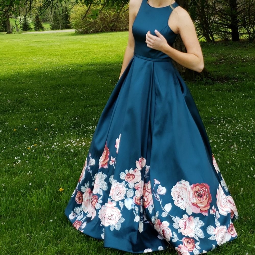 Prom Dress - Picture 3 of 5